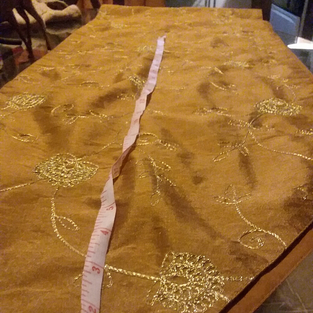 Table runner - Picture 3 of 11